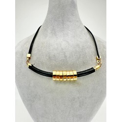 Siyah Derili Gold Taşlı Kolye